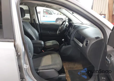 2016 Jeep Compass Sport z USA, uszkodzony, nr VIN 1C4NJCBA9GD621962